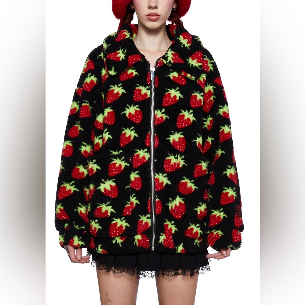 TRUE CONFECTIONS TEDDY JACKET
DOLLS KILL X STRAWBERRY SHORTCAKE
